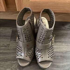 Stylish Women's Peep-Toe Sandals